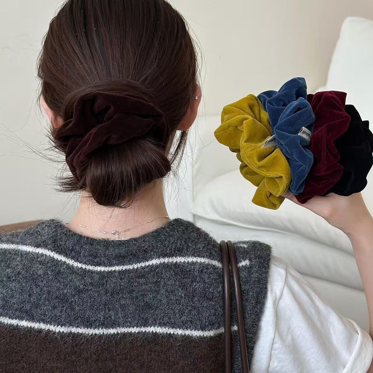 Ikat rambut beludru bergaya Ko - Travel Accessories Aesthetic ulasan dan harga
